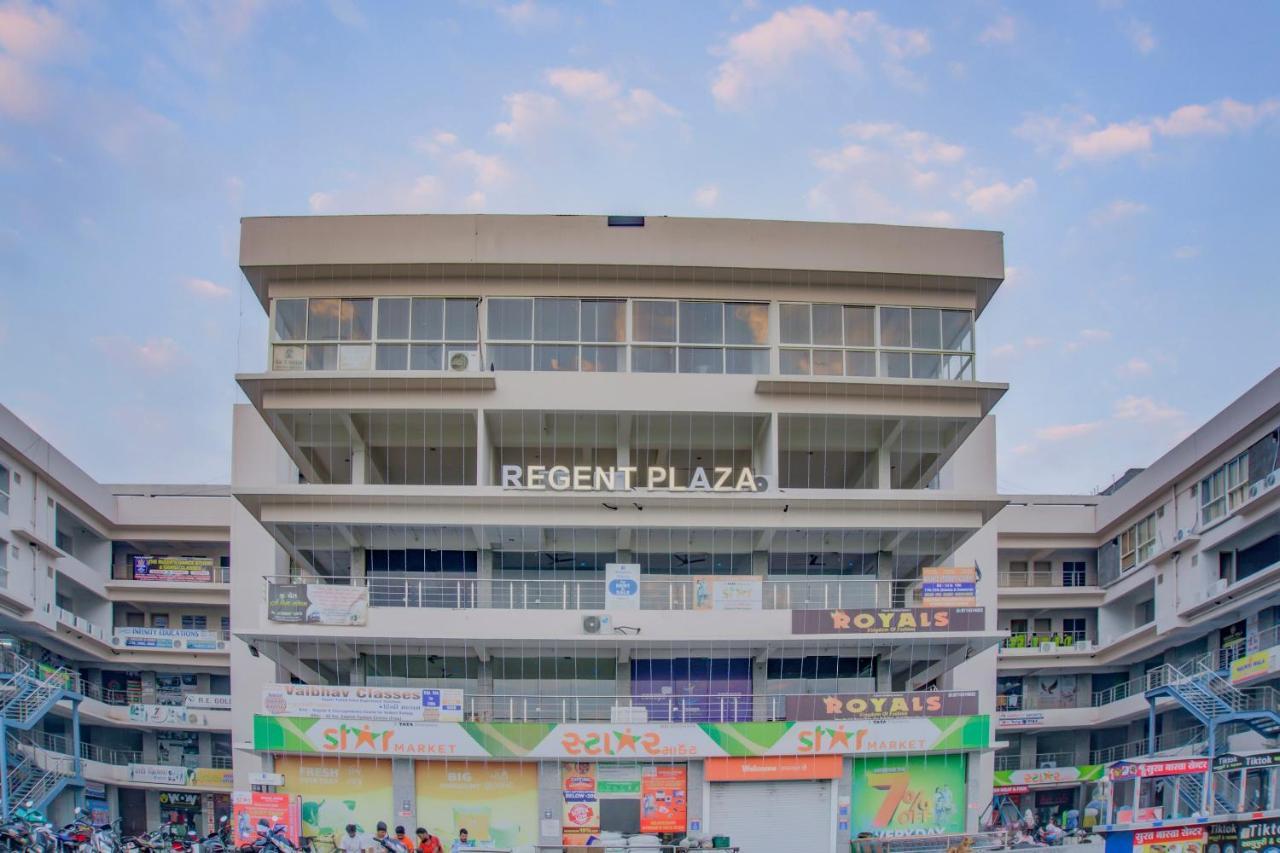 Oyo 75173 Hotel Regency Surat Exterior photo